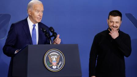 بايدن وزيلينسكي أثناء مشاركتهما بقمة حلف الأطلسي بواشنطن، 11 يوليو 2024 (Getty)