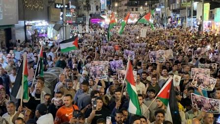 خلال مسيرة في عمّان تنديدا بالحرب على غزة، 19 يوليو 2024 (الأناضول)