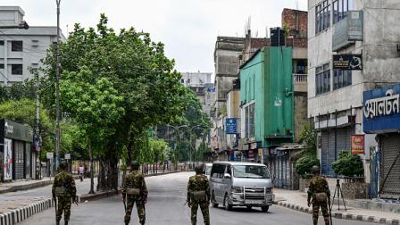 جنود يسهرون على تطبيق حظر التجول في عاصمة بنغلادش، 20 يوليو 2024 (فرانس برس)