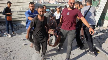 نقل شهيد جراء القصف على قطاع غزة / 3 أغسطس 2024 (Getty)