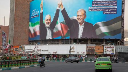 صورة كبيرة لإسماعيل هنية ورئيس إيران وسط طهران 1 أغسطس 2024 (Gett)