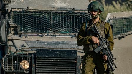 جندي إسرائيلي خلال اقتحام بيتا جنوب نابلس شمالي الضفة الغربية / 2 أغسطس 2024 (Getty)