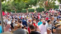 آلاف التونسيين يتظاهرون في شارع بورقيبة ضد قرارات سعيّد