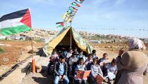 فلسطينيون يتلقون تعليمهم على أطلال مدرسة بالقدس هدمتها إسرائيل