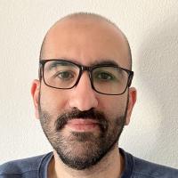 الصحافي الإيراني محمد مظهري